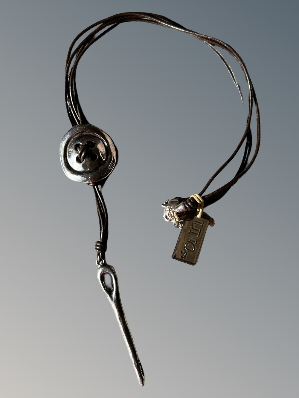 “Sew You” by UNO de 50 Genuine Leather Necklace with Silver Button & Needle - Picture 4 of 11